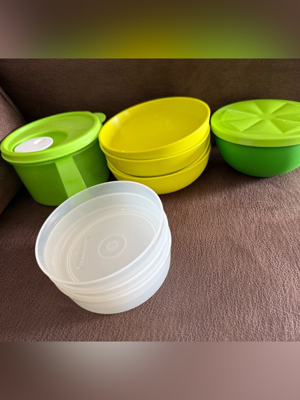 TUPPERWARE LOT OF ASSORTED BOWLS
